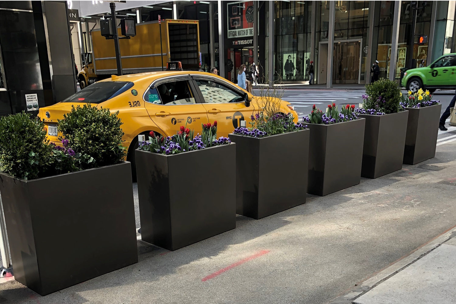1500-planters_5th-avenue_1 1500 Series rectangular planters line 5th Avenue in NYC