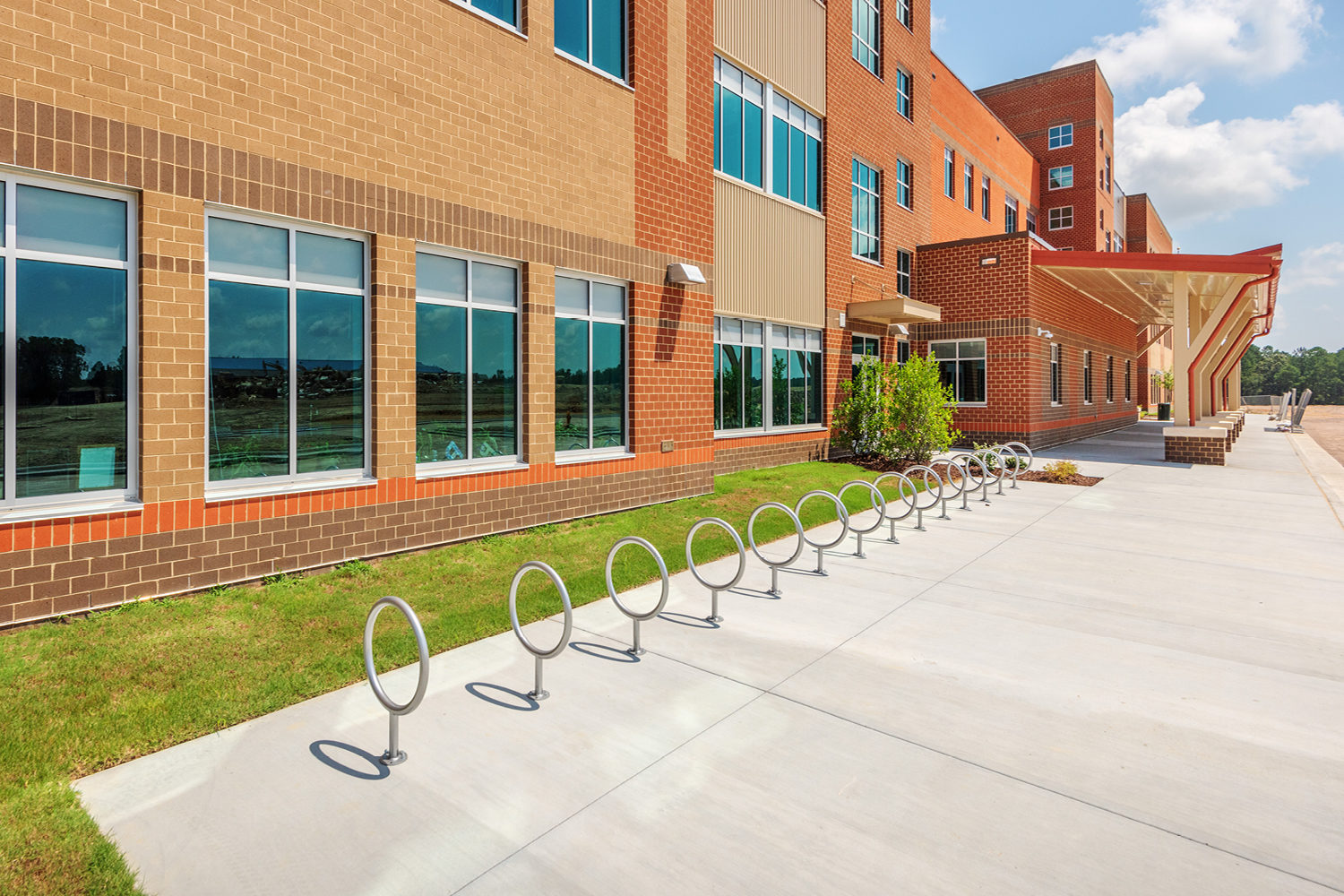 MBR-0150-Bike-Racks_Neuse-River-School MBR-0150 Bike Racks lined up in front of school