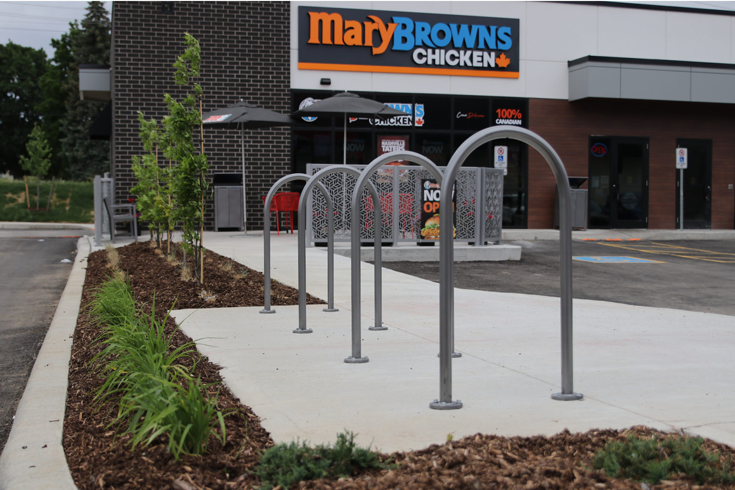 MBR-0500-Bike-Racks_Mary-Browns MBR-0500 Bike Racks at Commercial plaza