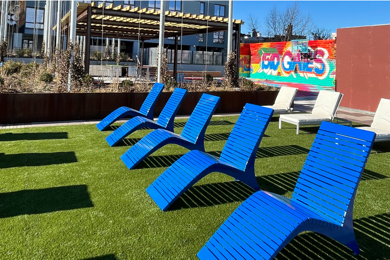MCH-0720-Loung_1510-Gates 720 Chairs powdercoated blue on lawn