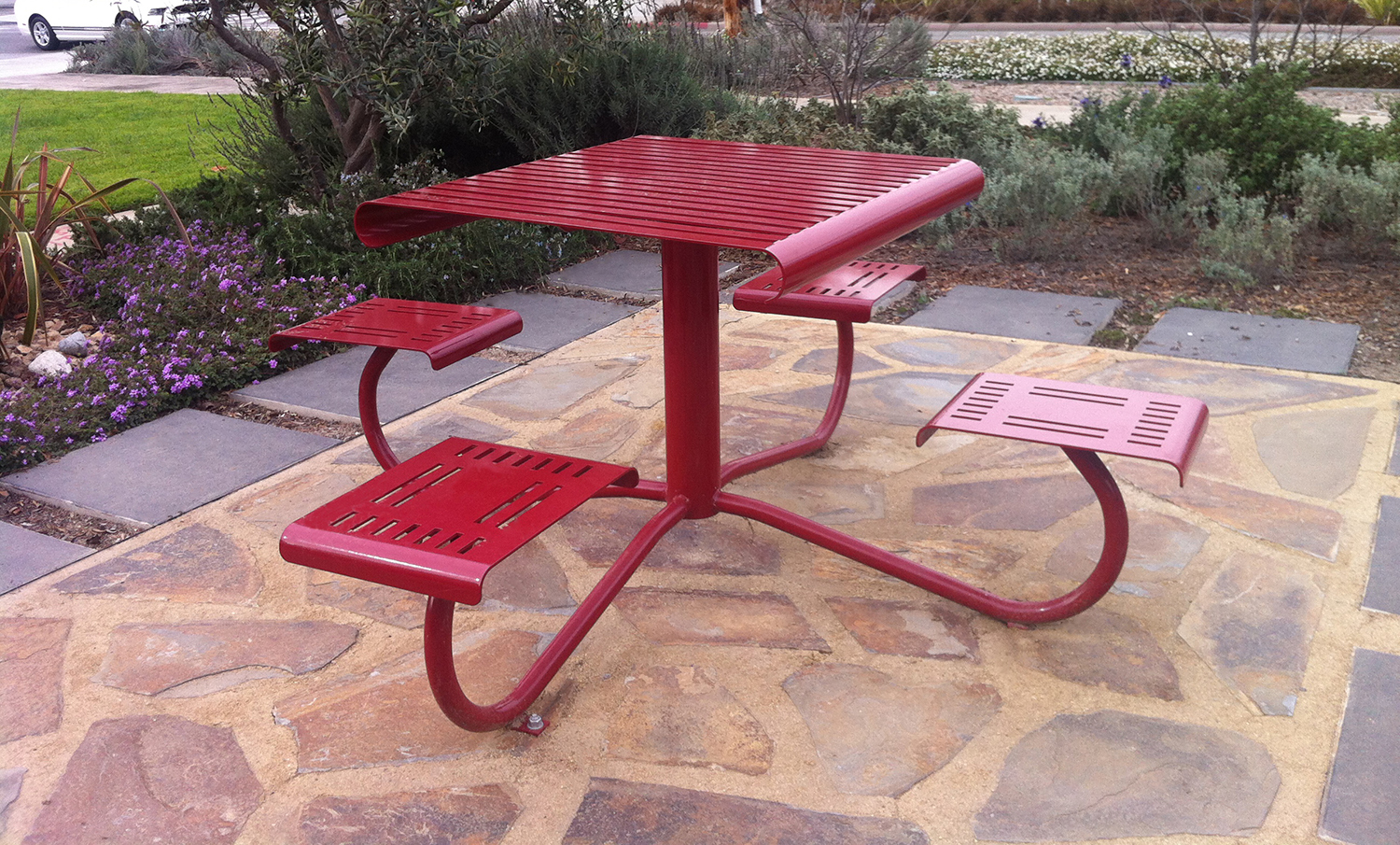 1100 Cluster Seating table with 4 seats painted red