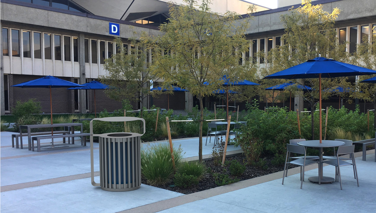 mtr-2900-00018_waste-recycle_rain-shield MUG Waste/Recycle Container with Rain Shield and blue liner