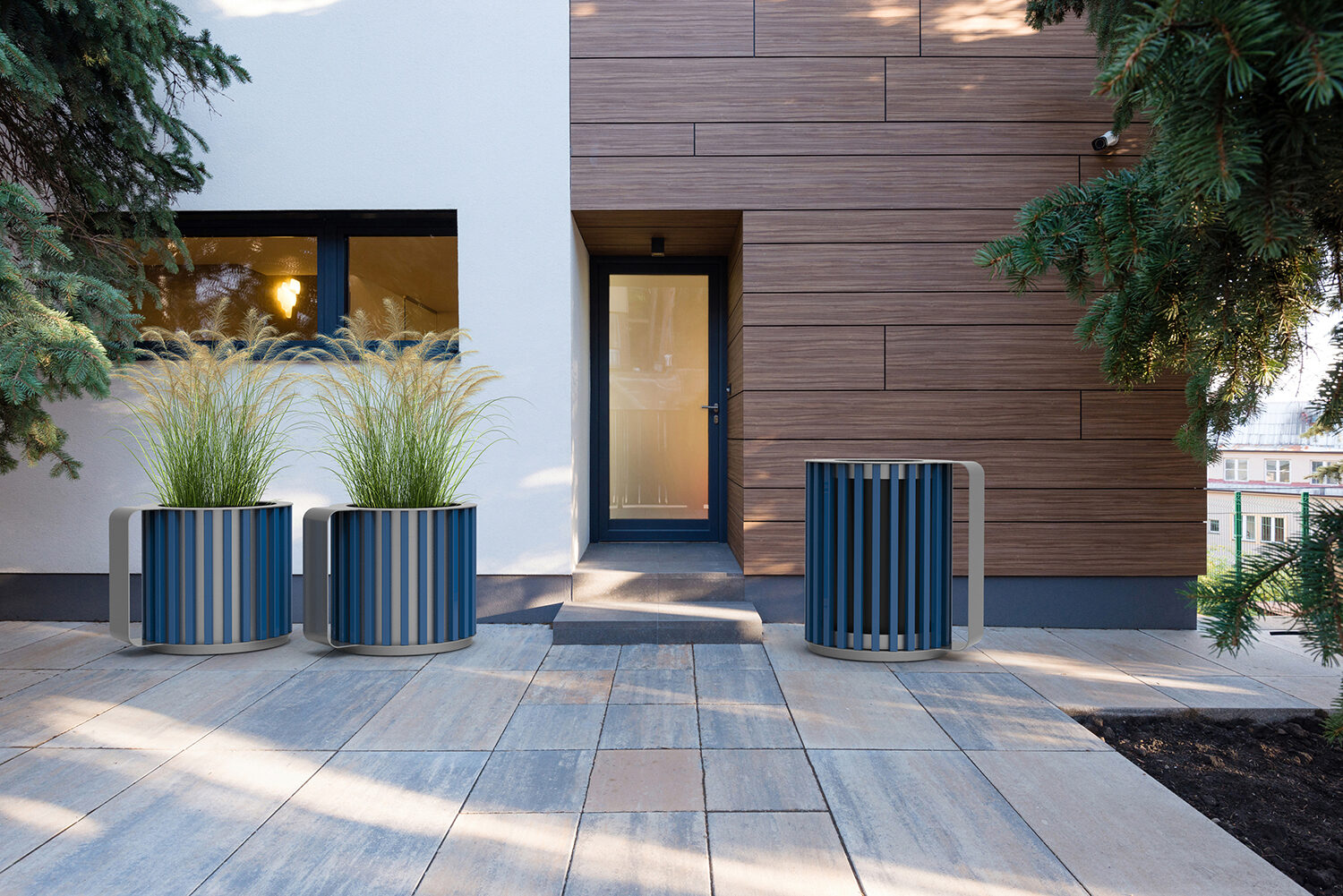 MAGLIN_REN-PLANTER-TRASH_RAL5005 MUG Planters and Waste/Recycle Container in front of building