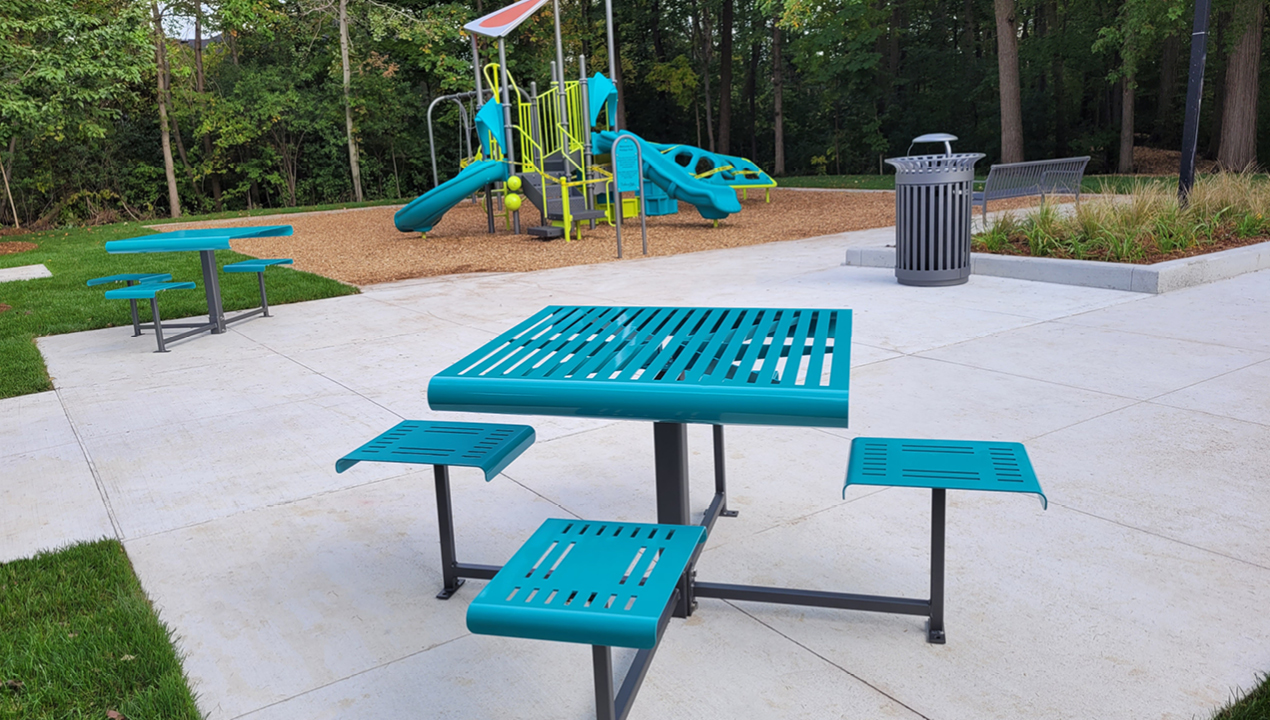 MTB-0400 Cluster Seating powdercoated turquoise at park
