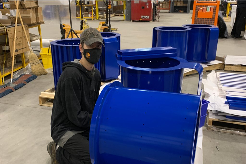 plant-worker-2 Maglin employee assembling some MUG planters
