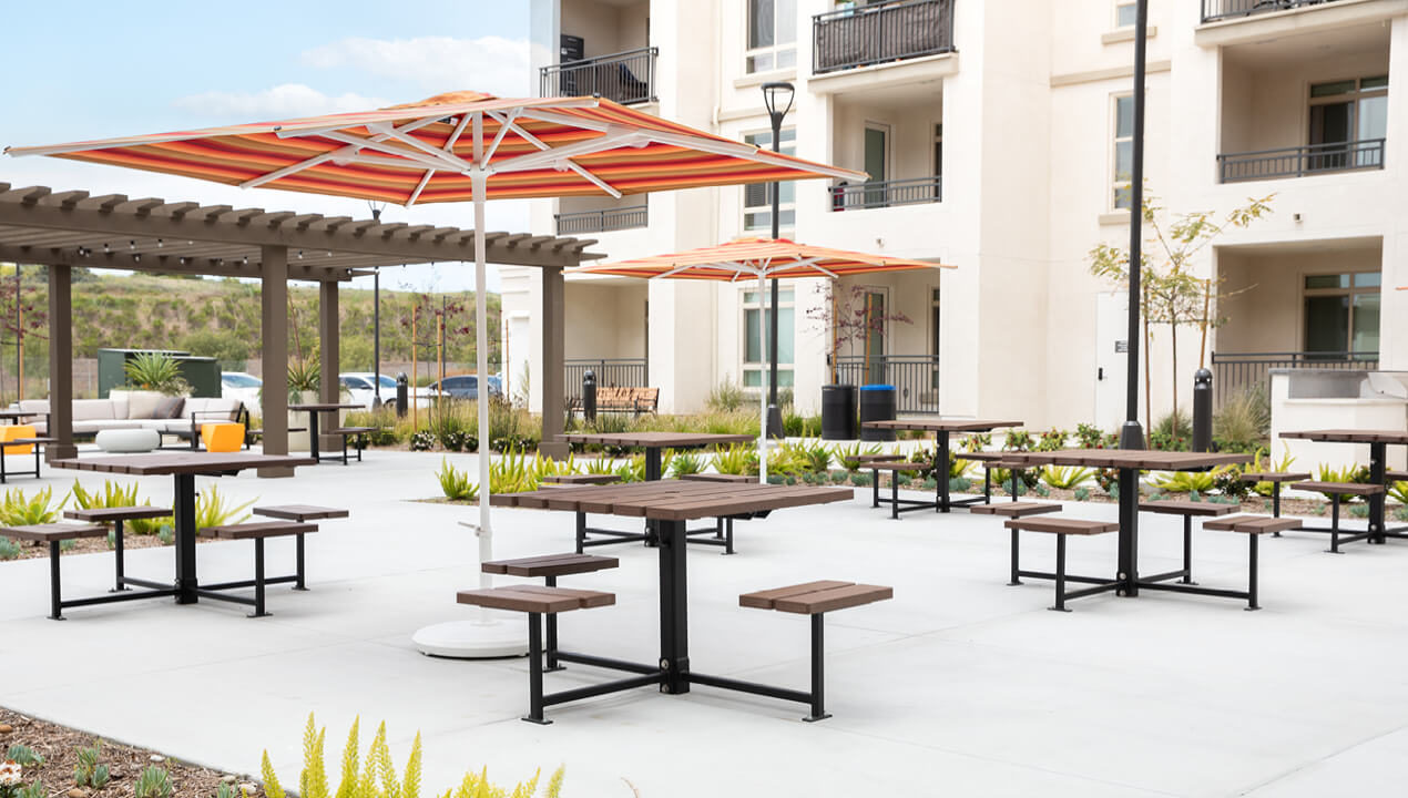 400 Cluster Seating on patio at apartment complex