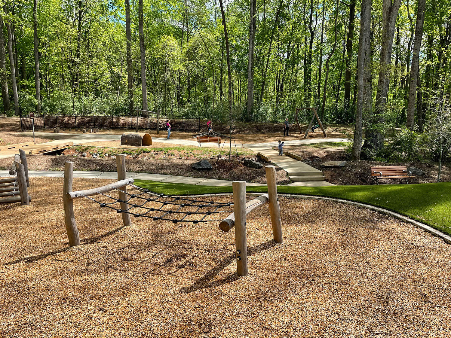 Rosedale Nature Park natural park elements surrounded by trees, woodchips and Maglin benches