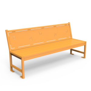 Banc en métal orange dont le dossier présente des motifs découpés d'abeilles et de lignes pointillées, placés sur un fond blanc.