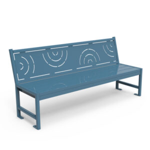 Banc en métal bleu dont le dossier est orné de motifs géométriques circulaires découpés ; le banc présente un design moderne et minimaliste.