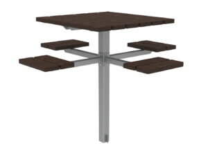 Table d'extérieur carrée avec quatre sièges individuels attachés, le tout en bois foncé et monté sur un poteau central en métal.