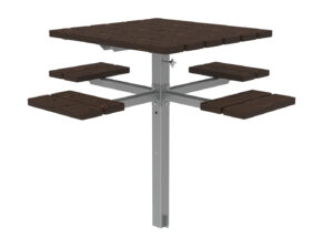 Table de pique-nique carrée avec quatre bancs séparés attachés à un poteau central en métal ; toutes les surfaces ont une finition en bois foncé et un design moderne et minimaliste.