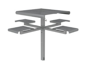 Table d'extérieur en métal avec quatre sièges individuels et un plateau de table carré, le tout fixé à un poteau central. Le design est minimaliste et industriel.