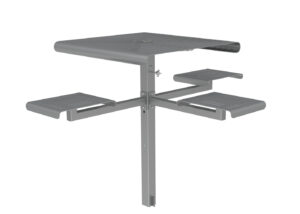 Table d'extérieur en métal gris avec trois sièges attachés et un poteau de support central, conçue pour être montée sur une surface verticale ou un poteau.